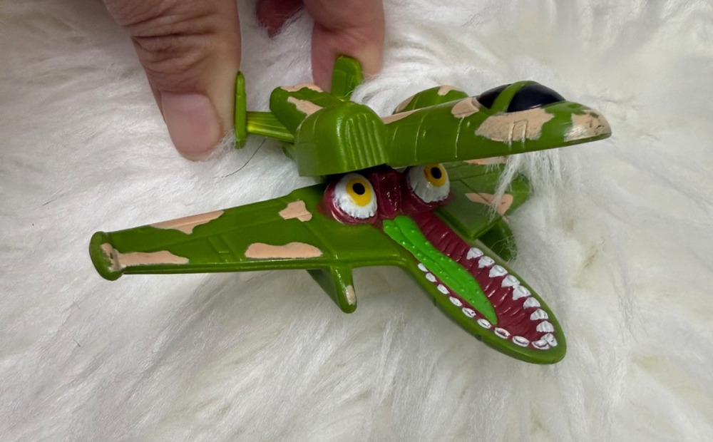 Vintage 1994 Mattel Hot Wheels Attack Pack Battle Bird Transforming Monster Jet